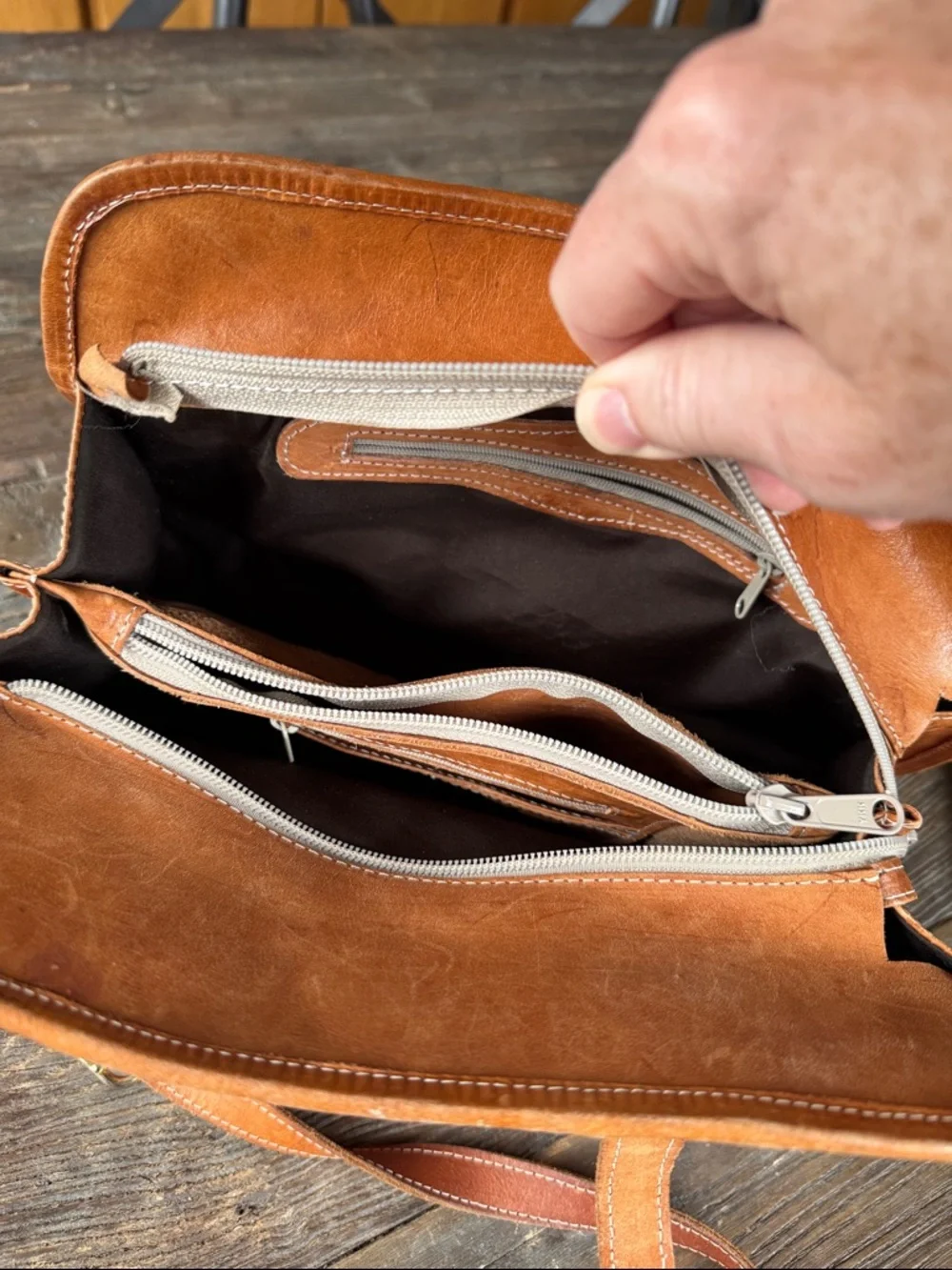 Leaders in leather vintage‎ artisan Paraguayan hand tool satchel with wallet